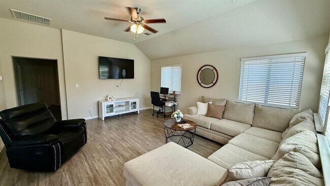 Building Photo - 417 Arabian Colt Dr