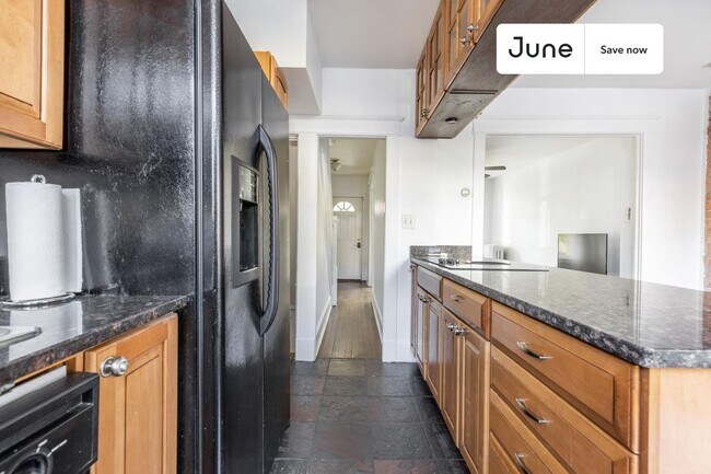 Building Photo - 616 Orleans Pl NE