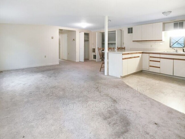 Building Photo - 275 Woodland Ave
