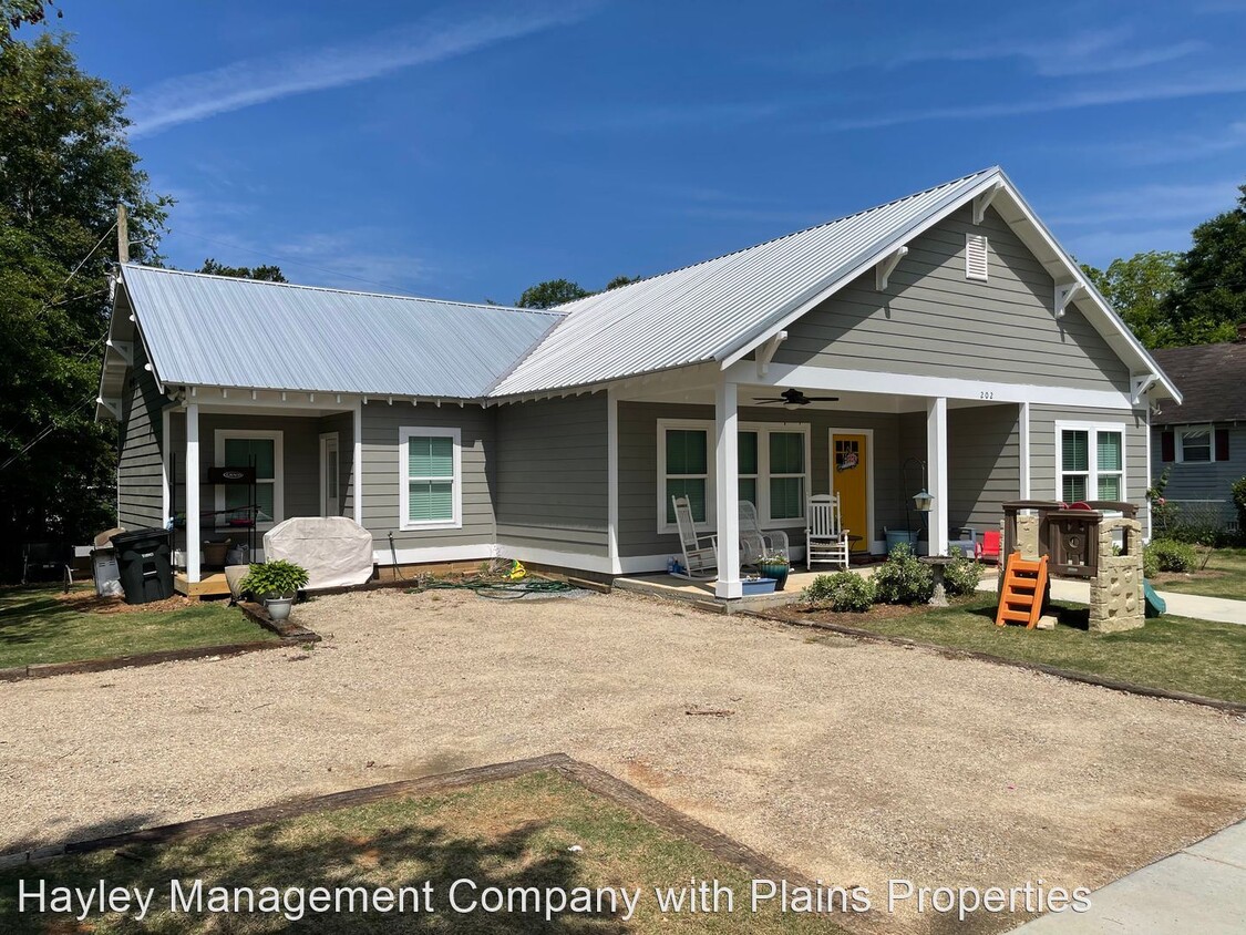 3 br, 2 bath House 202 22nd St House Rental in Opelika, AL