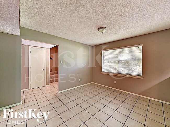 Foto del edificio - 3000 Laurel Ln