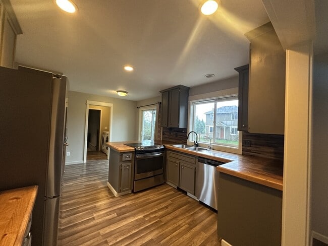 Foto del edificio - 24574 SW Ladd Hill Rd