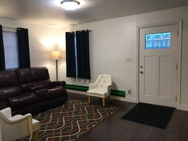 Building Photo - 211 N Lincoln St