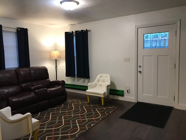 Building Photo - 211 N Lincoln St