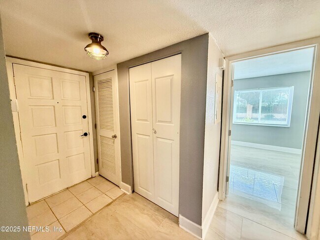 Foto del edificio - 3919 Bell Tower Dr