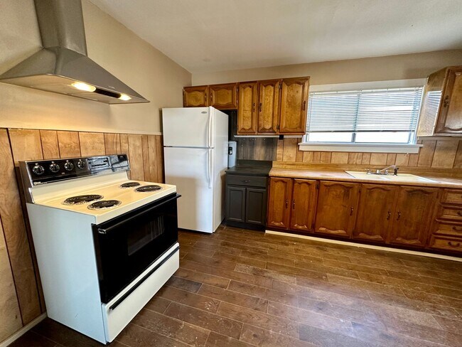 Foto del edificio - 3 Bed / 2 Bath Custom Pioche House