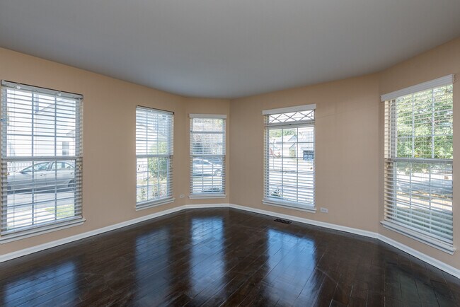 Building Photo - 5051 Country Pl