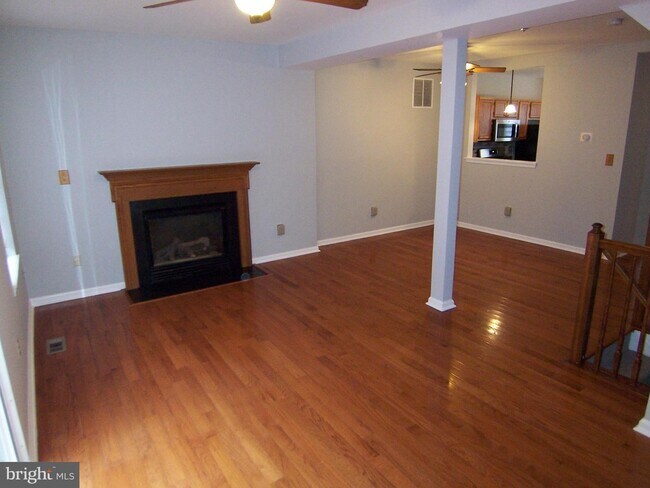 Building Photo - 127 Gracecroft Dr