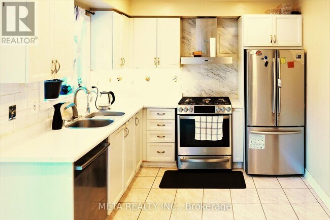 Building Photo - 108 Lent Crescent