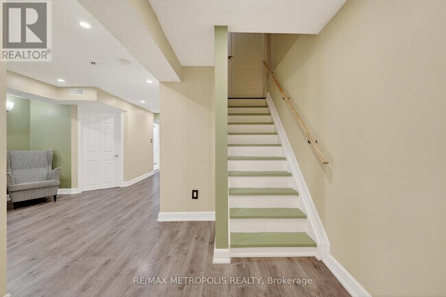 Building Photo - 1325 Ashwood Terr