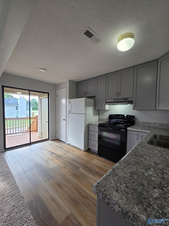 Foto del edificio - 12100 Carriage Ct SE