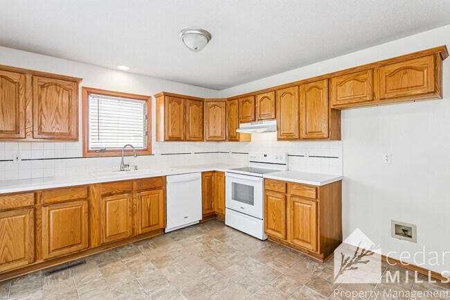 Foto del edificio - 3 BED, 3 BATH DOUGLAS AND MAIZE