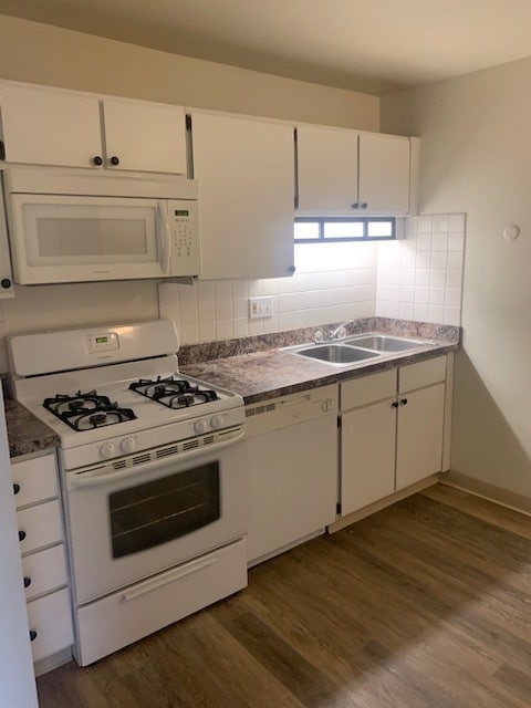 Building Photo - The Highland Square