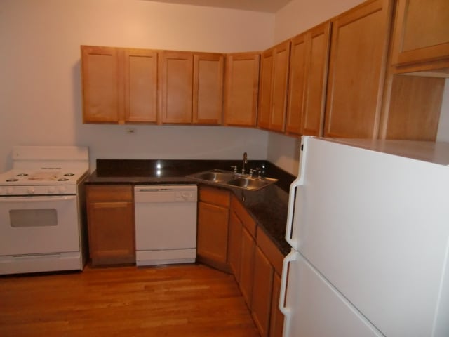 Building Photo - 841 W Dakin St