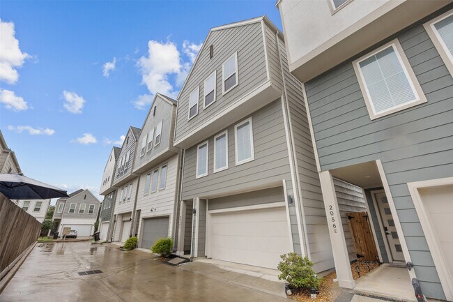 Building Photo - 2056 Johanna Dr