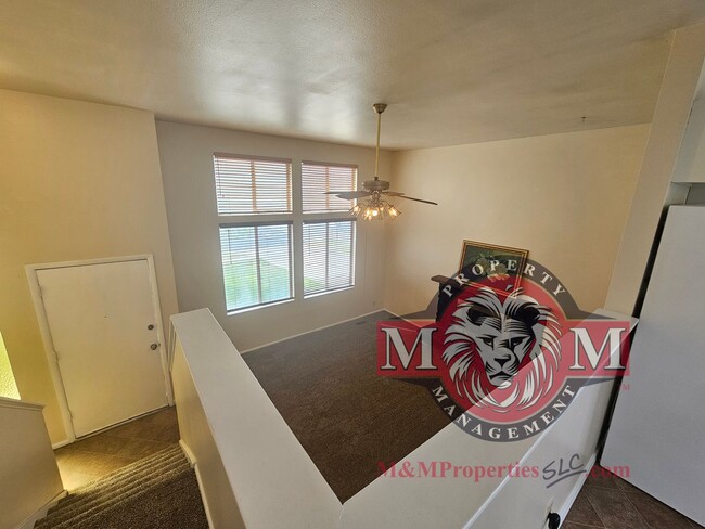 Foto del edificio - Updated 3 Bd. Office. Walk-Out Basement