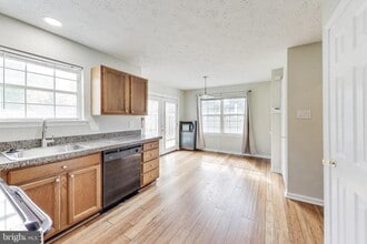 Building Photo - 8813 Francesca Dr