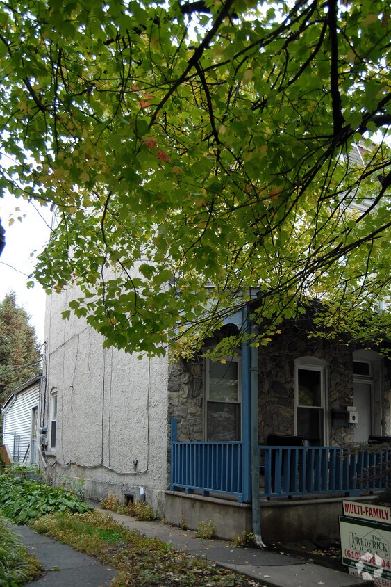 Building Photo - 626-628 N 6th St