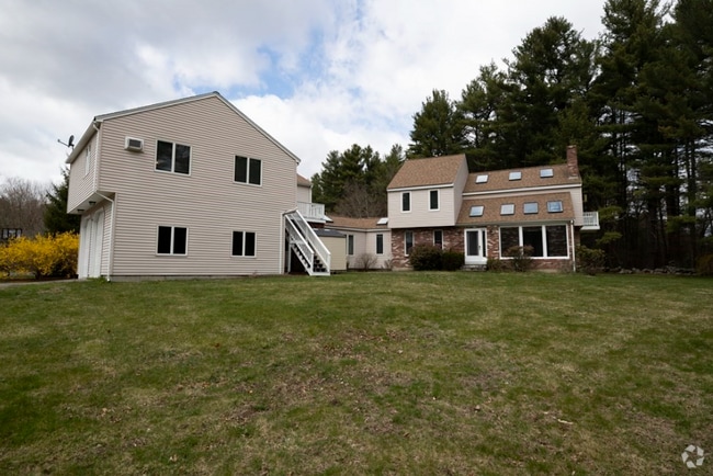 Building Photo - 4 Sterling Ln