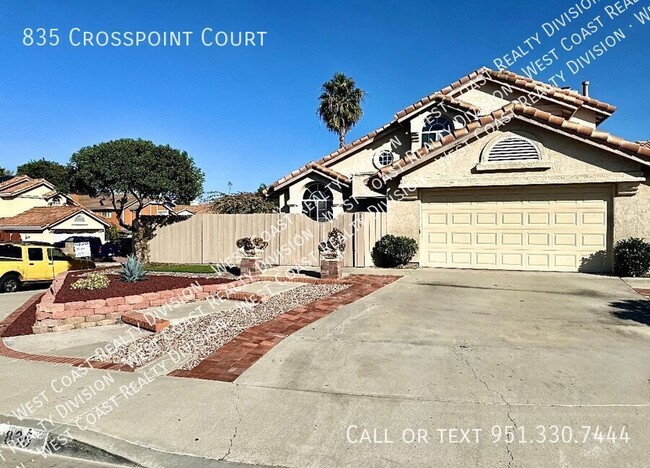 Building Photo - Spacious 4-bed, 3-bath Home Located in the...