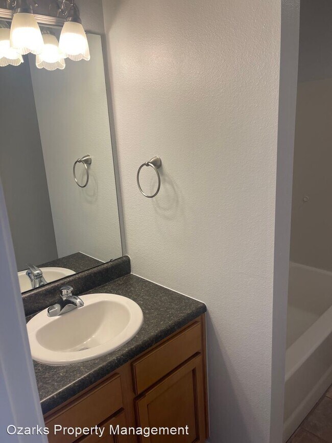 Building Photo - 3 br, 2 bath House - 240 TONI LANE UNIT A