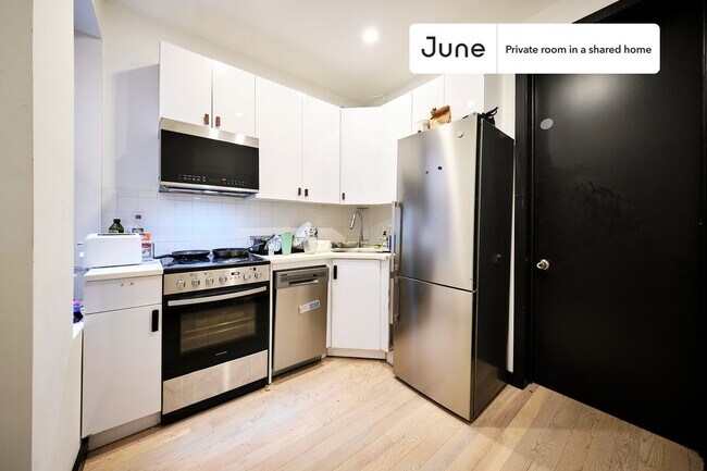 Foto del edificio - Room in Shared 3 bed/3 bath home
