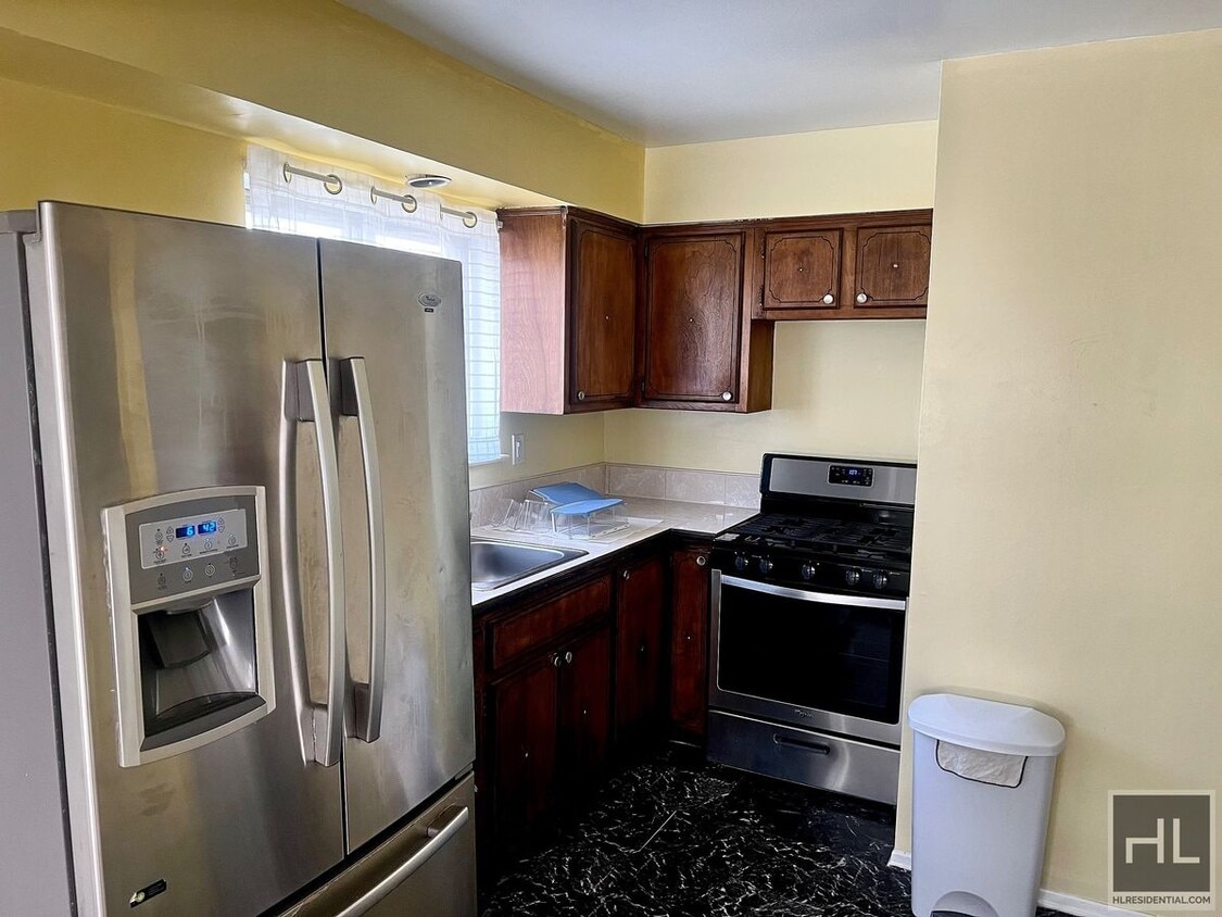 Primary Photo - 1 Bedroom on NORWICH STREET
