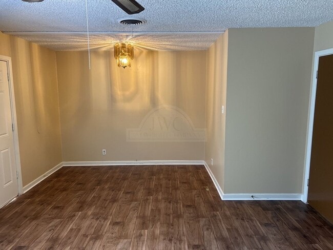 Building Photo - 505 Cardinal Ave
