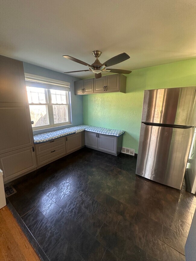 Building Photo - 206 Valley Vale Dr