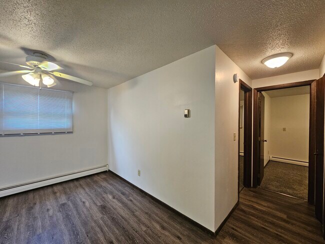 Dining - 632 2nd Ave E