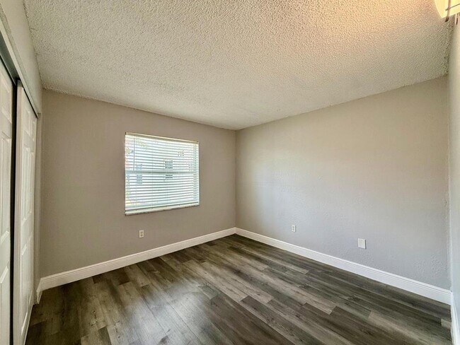 Foto del edificio - 726 SW 81st Ave