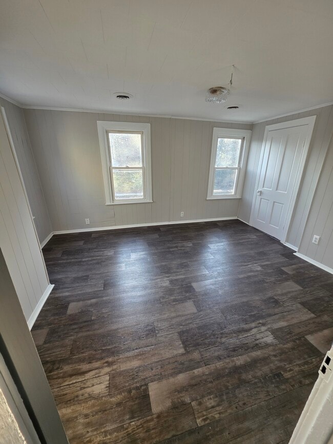 Building Photo - 307 N Governors Ave