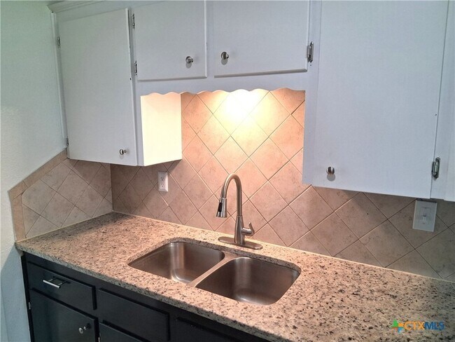 Foto del edificio - 418 Cottonwood Dr