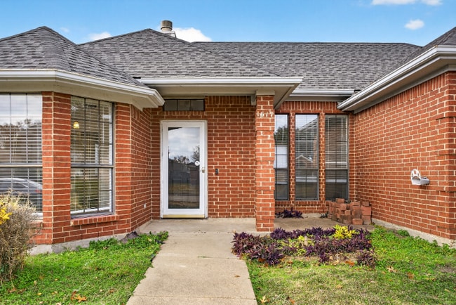 Photo - 1617 Briargrove Dr House