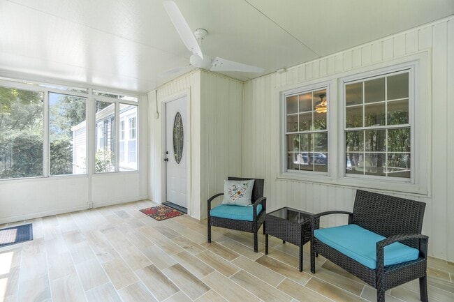 Foto del edificio - 6040 Airway Ln