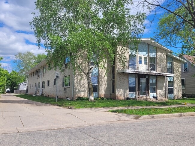 Building Photo - 210 N Summit St