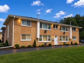 Building Photo - 918 Parkwood Dr