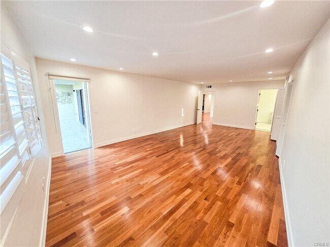Building Photo - 1310 South Roxbury Drive Apt #302, Los Ang...