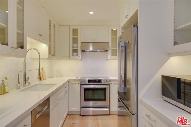 Foto del edificio - 1220 Coast Village Rd