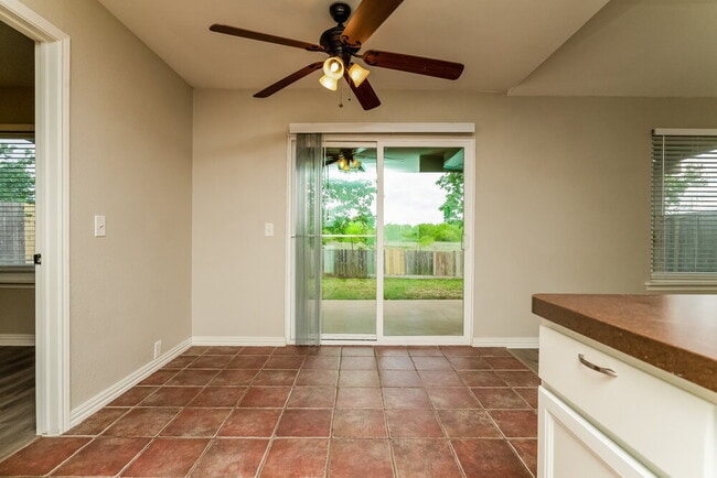 Foto del edificio - 1001 Springcreek Dr