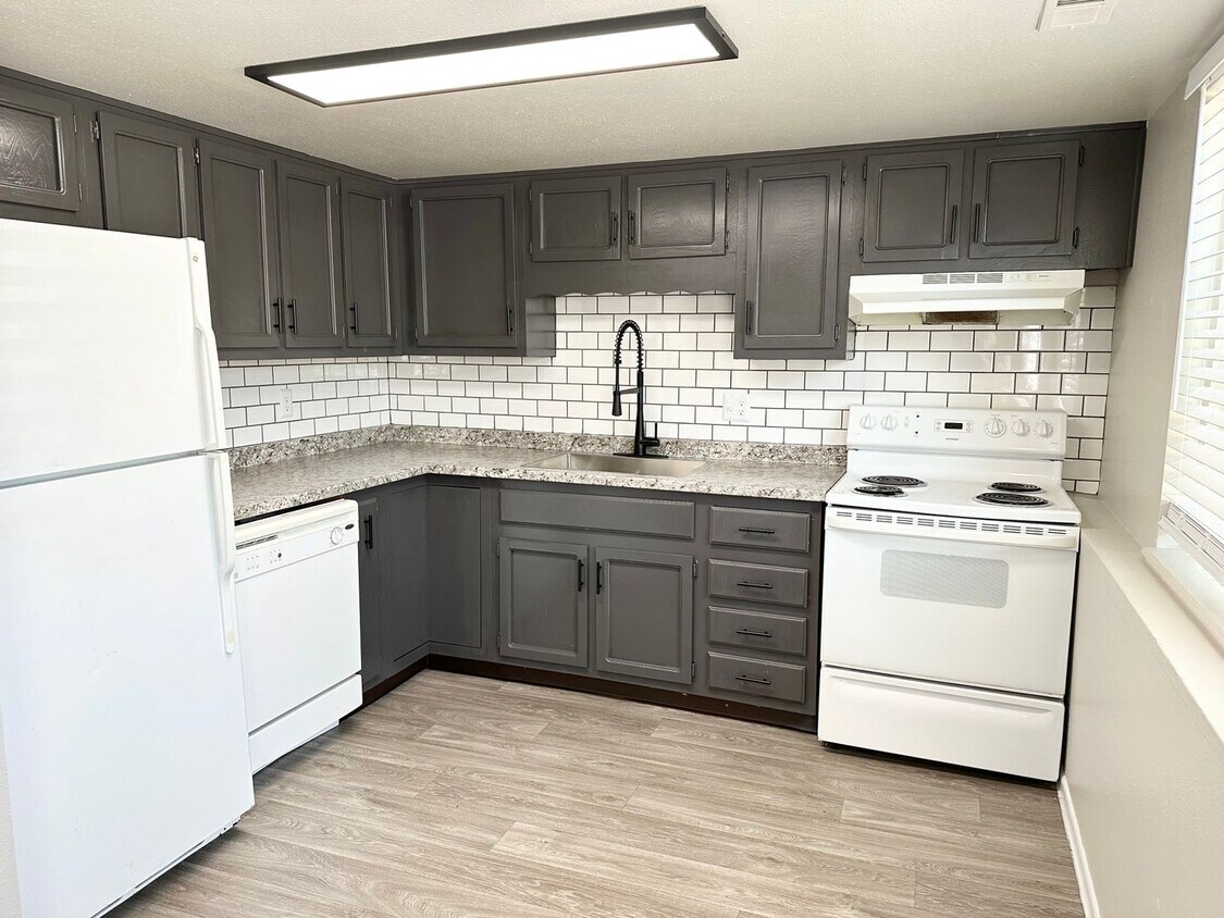 Photo - 5525 Bowden Loop-C