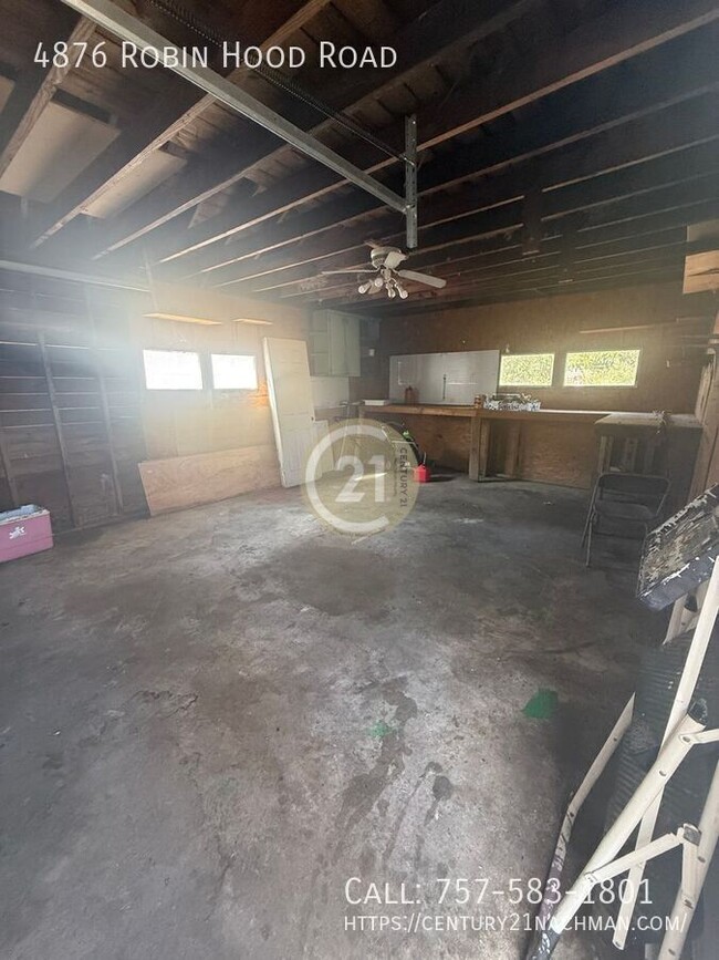 Foto del edificio - 4876 Robin Hood Rd