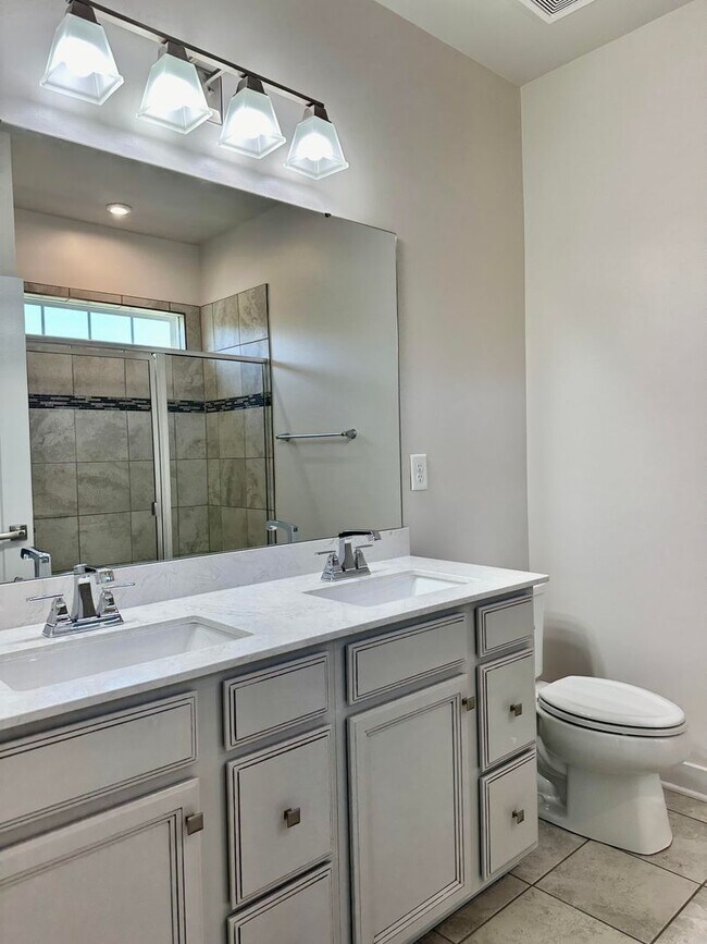 Foto del edificio - Better than new townhome in Tega Cay, SC!