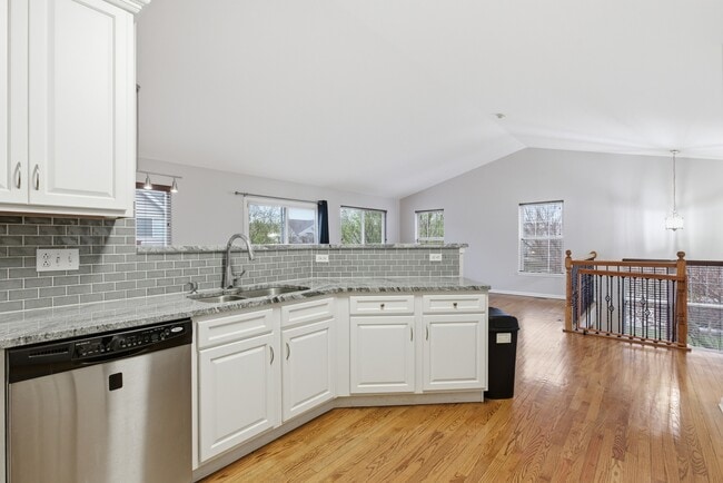 Building Photo - 3031 Saganashkee Ln