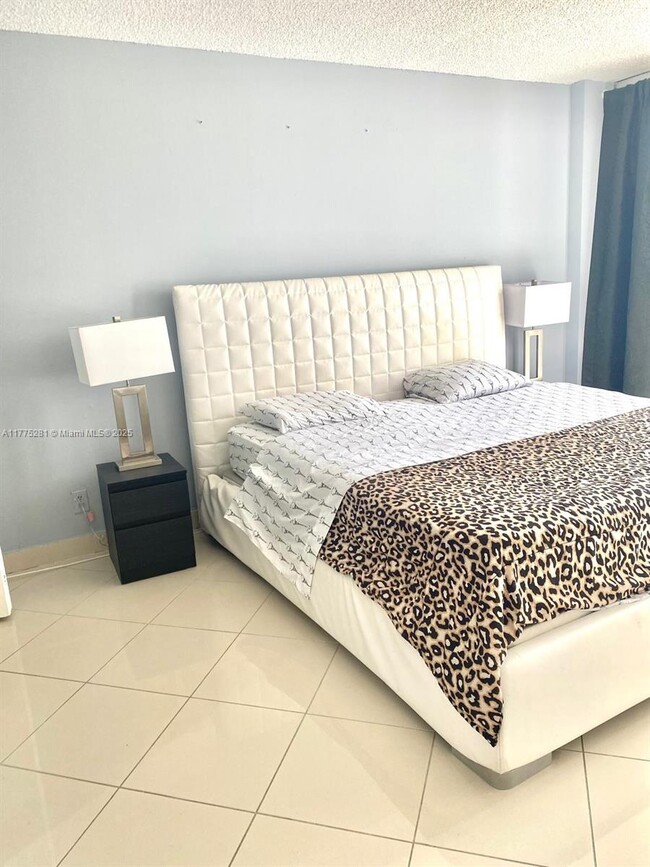 Foto del edificio - 16909 N Bay Rd