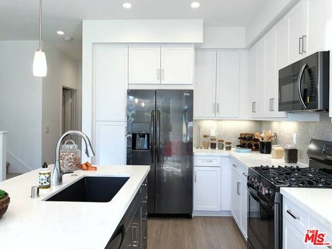 Foto del edificio - 7105 Tampa Ave