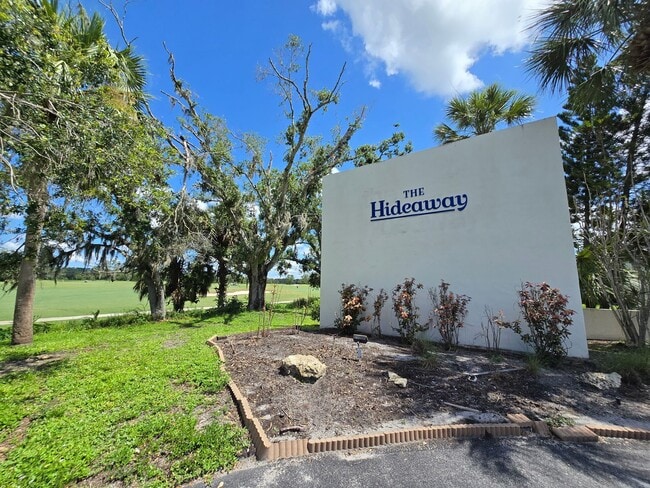 Stunning 2 Bed / 2.5 Bath Townhouse with G... - Stunning 2 Bed / 2.5 Bath Townhouse with G...