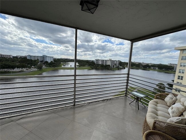 Building Photo - 3095 N Course Dr