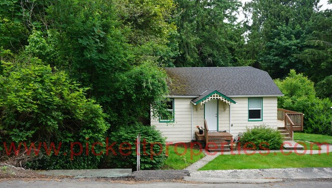 Building Photo - Adorable South Kitsap home