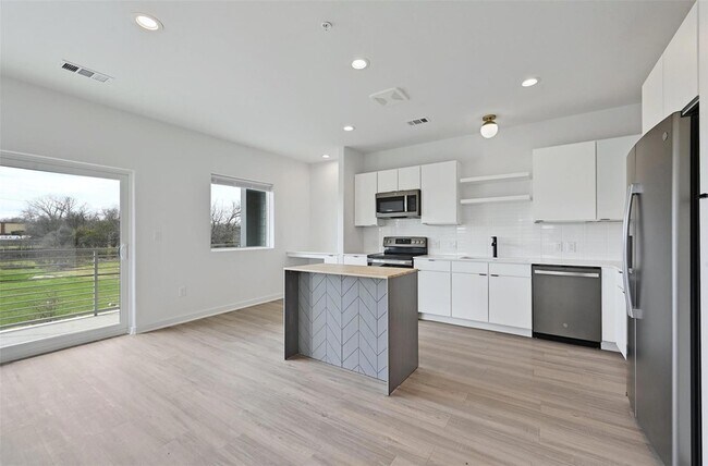Foto del edificio - 100 Mockingbird Ln W